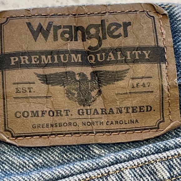 Men's Wrangler Denim Jean Shorts Relaxed Fit Medium Wash Sz 38 - Picture 5 of 8